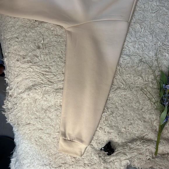 Oversized sweatshirt in cream - Picture 7 of 8